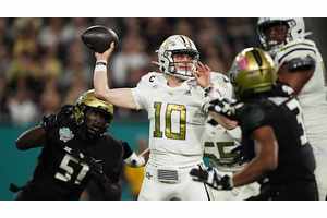 Fans are completely losing their minds over Georgia Tech upsetting No. 10 Florida State