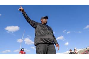 CFB fans fall in love with NIU head coach Thomas Hammock after his team defeats Notre Dame