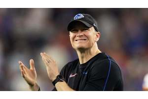 Boise State's Nate Potter promoted to OC and play caller for the Broncos