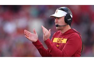 UCF looking to bring in Lincoln Riley as its next head coach, report says