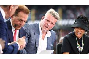 Did anyone win the Pat McAfee field goal challenge at Week 6 in Berkeley, CA?