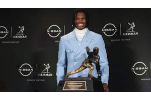 Travis Hunter's message to his father after winning Heisman has us all wanting to call dad