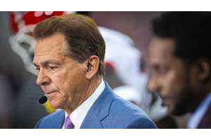 The greatest signs at ESPN College GameDay in Austin for Georgia vs. Texas