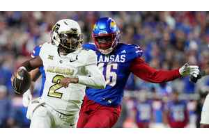 Video shows Shedeur Sanders shoving an official in Colorado's loss to Kansas