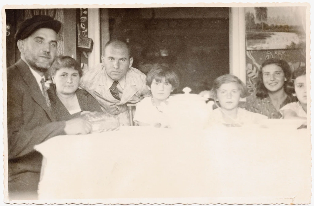 Shmiel and his family in Bolechow, Poland, 1934. Shmiel and his family in Bolechow, Poland, 1934.