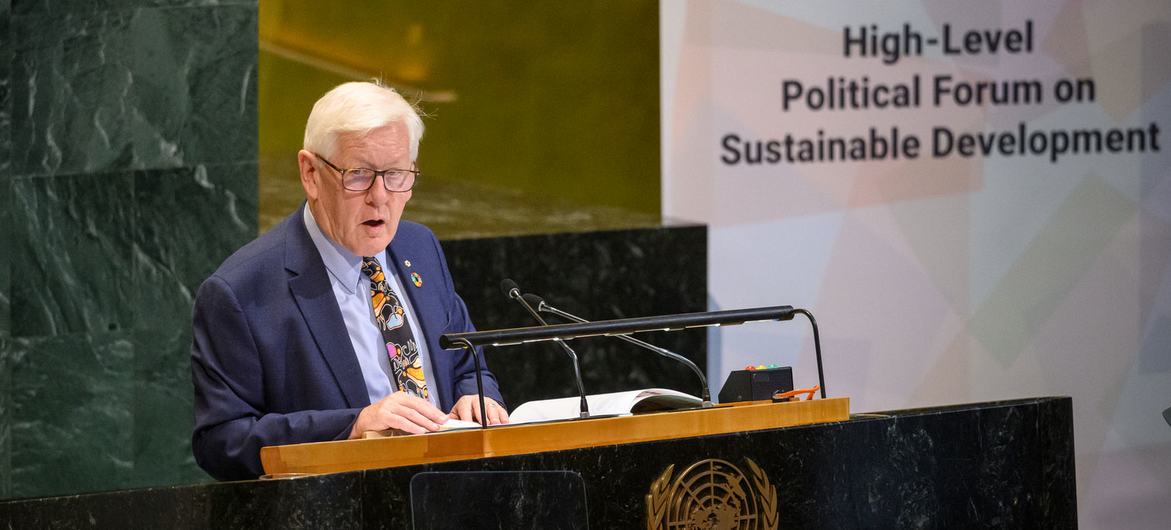 ECOSOC President Bob Rae addresses the ministerial segment of the HLPF. ECOSOC President Bob Rae addresses the ministerial segment of the HLPF.