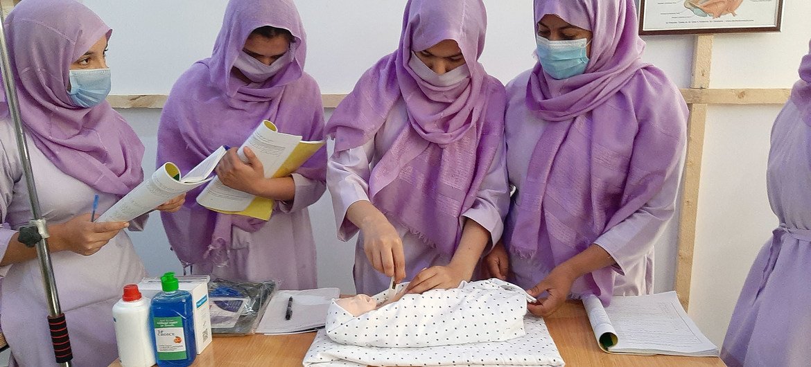 Midwifery students in Kandahar, Afghanistan, learn critical life-saving skills. Midwifery students in Kandahar, Afghanistan, learn critical life-saving skills.
