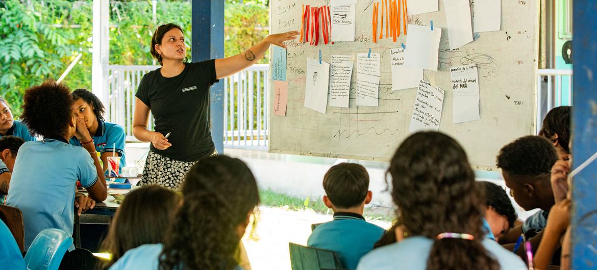 A training workshop on damage and loss in the community of Cahuita in Costa Rica. A training workshop on damage and loss in the community of Cahuita in Costa Rica.