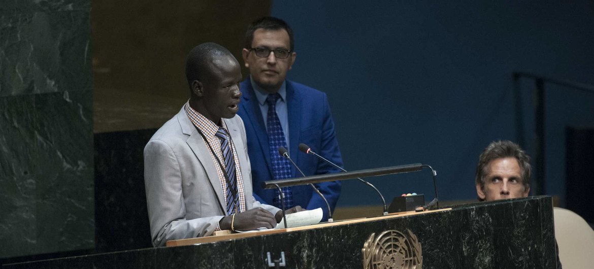 Yiech Pur Biel, a runner for the 2016 Refugee Olympic Team from South Sudan, addressed the UN High Commissioner for Refugees (UNHCR) #Withrefugees petition event in 2016. (file) Yiech Pur Biel, a runner for the 2016 Refugee Olympic Team from South Sudan, addressed the UN High Commissioner for Refugees (UNHCR) #Withrefugees petition event in 2016. (file)