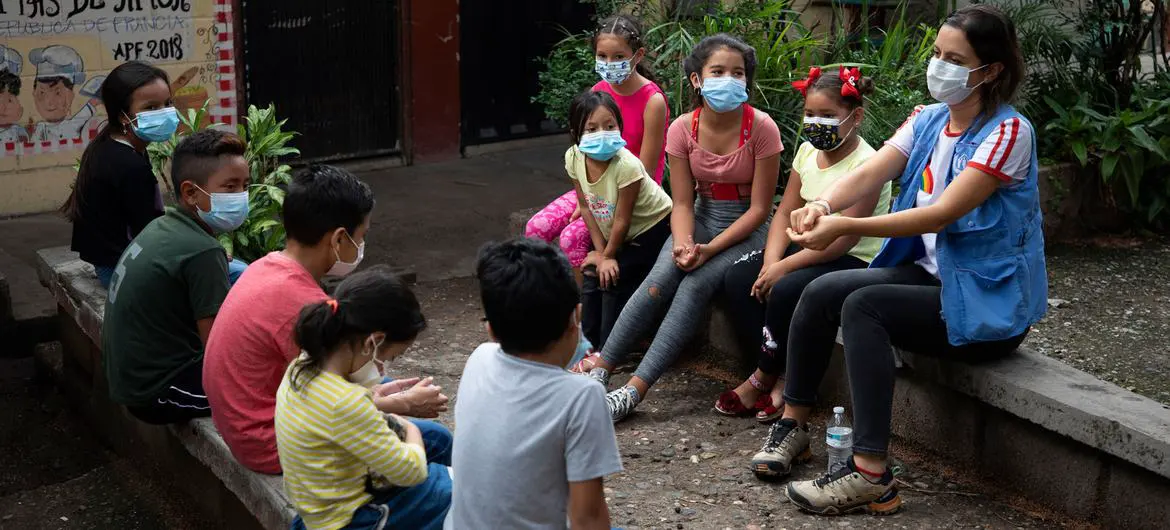 A UNHCR officer plays with a group of children at a UNHCR-supported education centre in a high-risk area of Tegucigalpa, Honduras. A UNHCR officer plays with a group of children at a UNHCR-supported education centre in a high-risk area of Tegucigalpa, Honduras.