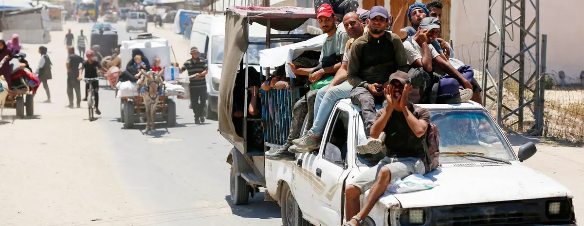 Families evacuate from Deir Al-Balah in the Gaza Strip Families evacuate from Deir Al-Balah in the Gaza Strip