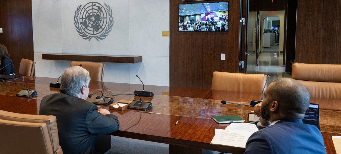 Secretary-General Guterres (left) addresses Amnesty International’s Global Assembly via video link. Secretary-General Guterres (left) addresses Amnesty International’s Global Assembly via video link.