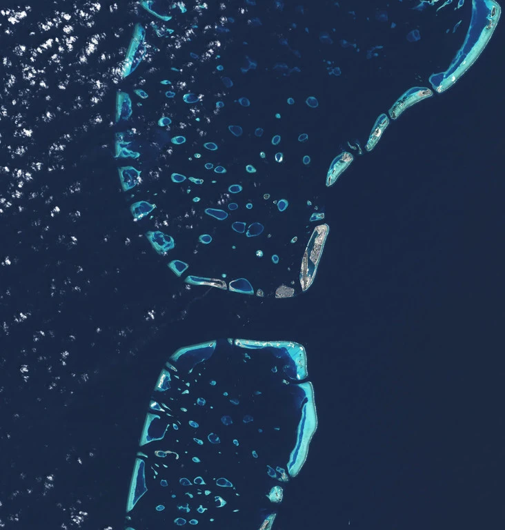 The Maldives archipelago - images from the NASA Earth Observatory 