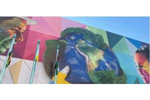 Brazilian artist’s mural ‘for the planet’ proves big draw for UN General Assembly | UN News