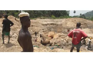 From diamonds to dirt: Sierra Leone youth bring land back to life | UN News
