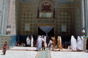 Afghanistan: Taliban orders women to stay home; cover up in public | UN News