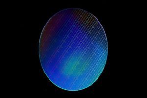 Which is INTEL choice for Quantum Computing: Silicon Spin Qubits or Superconducting Qubits