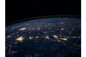 How technology changed the way businesses attract customers?