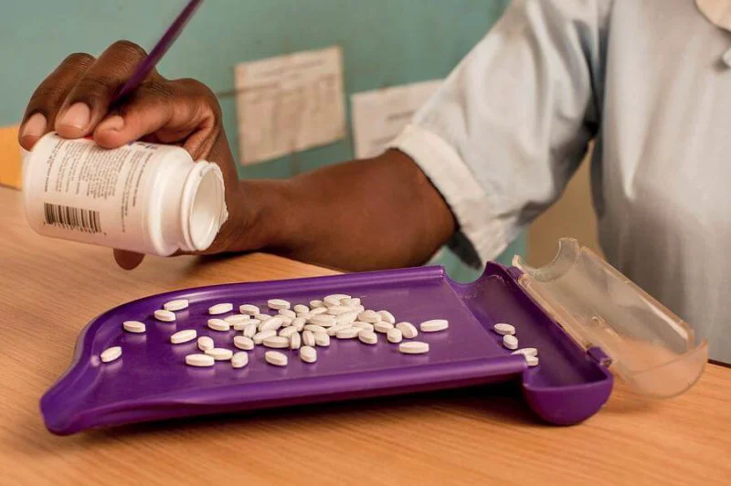 Pharmacist dispensing statins. Statins are being tested for their ability to inhibit weeds in agriculture. Credit: Mauro Fermariello