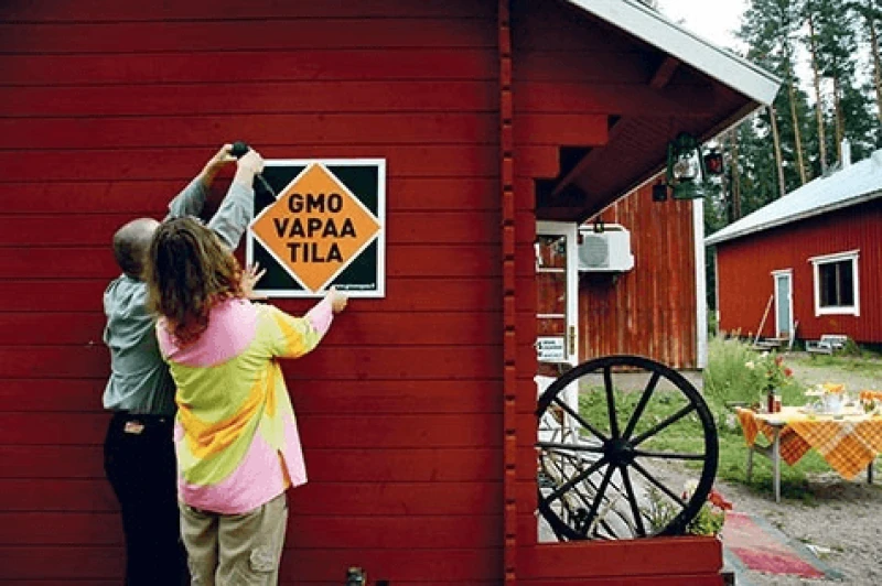Sign that says "GMO-free state" in Finnish. Credit: Hej Da GMO
