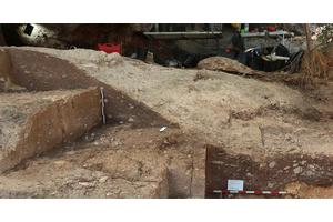 Exploring Early Interactions: Neanderthal and Homo Sapiens Burials in the Mid-Middle Palaeolithic Levant