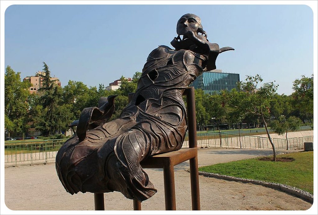 santiago sculpture woman