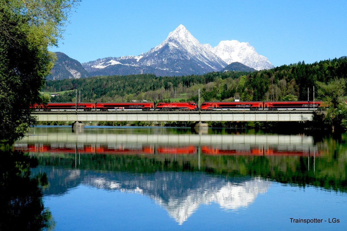 The Taurus in the middle of RAILJET