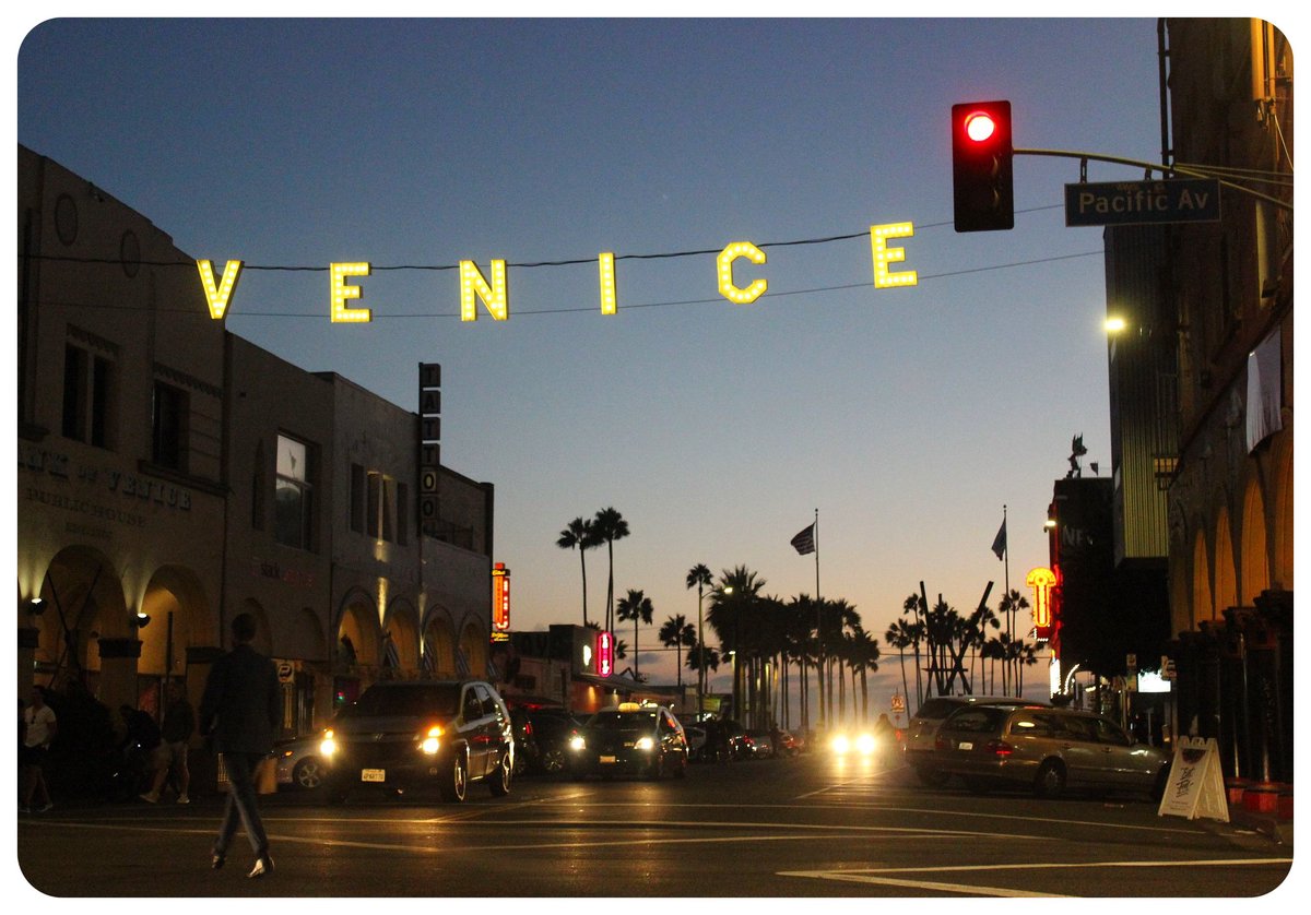 venice beach at dusk