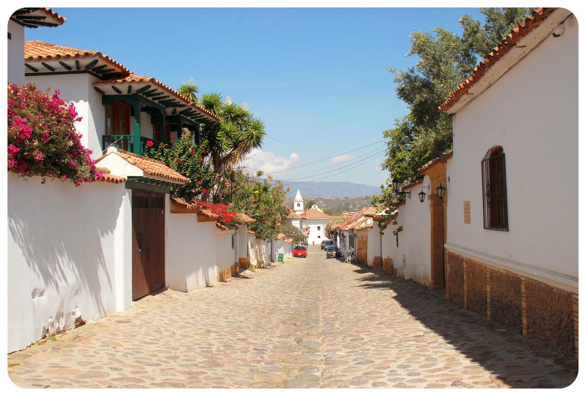 is it safe to travel in colombia