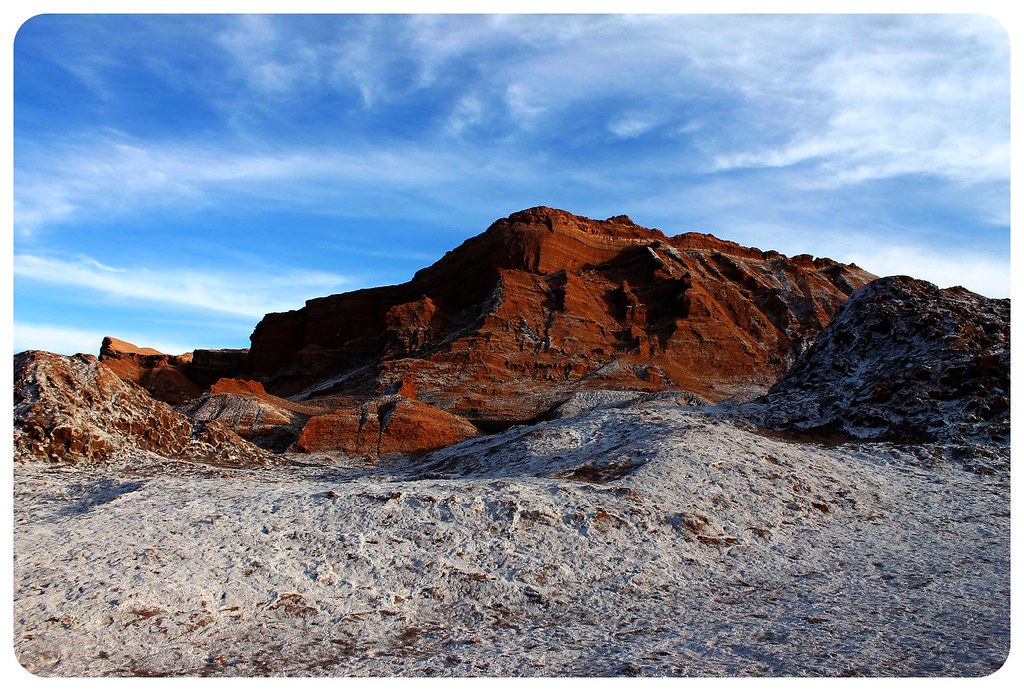 valle de la luna atacama desert saltine rocks