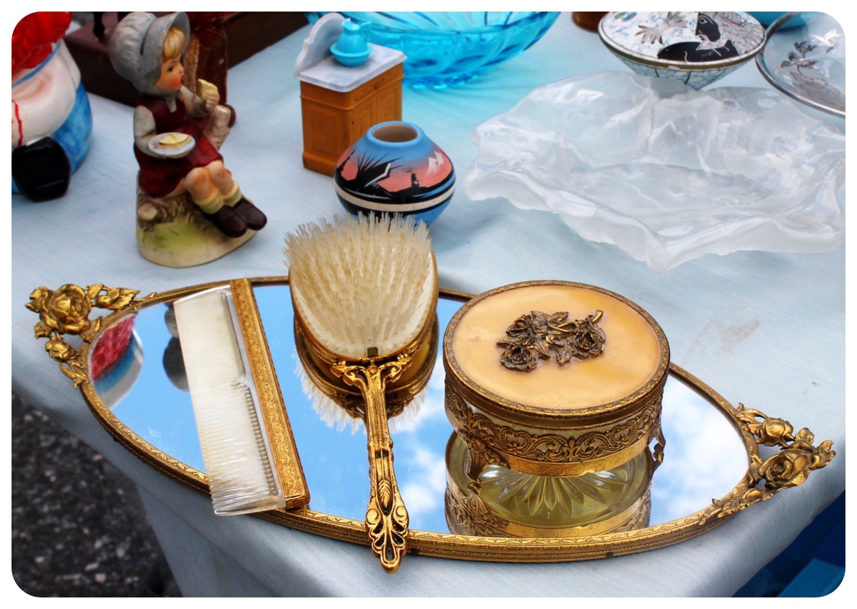 flea market hairbrush