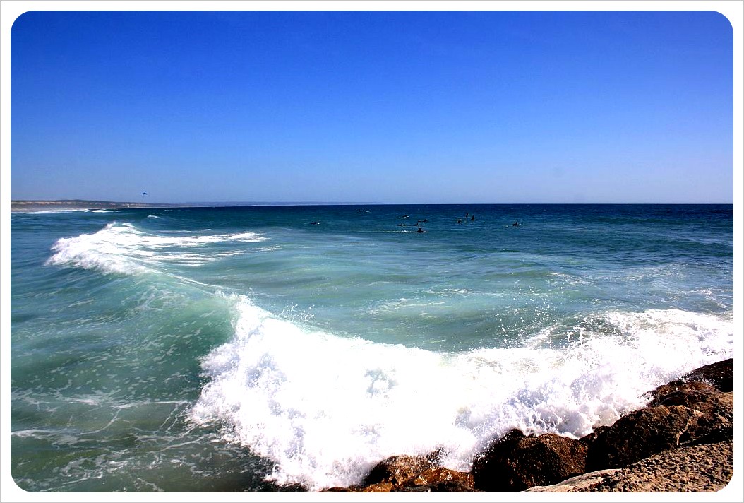 costa caparica waves