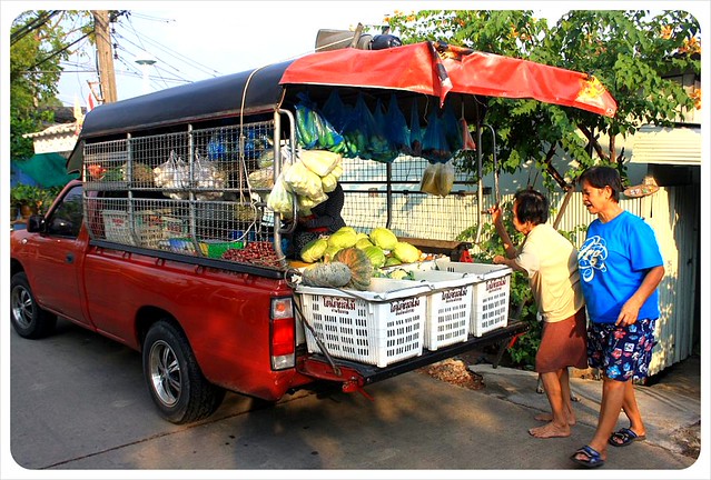 bang namphueng rolling market