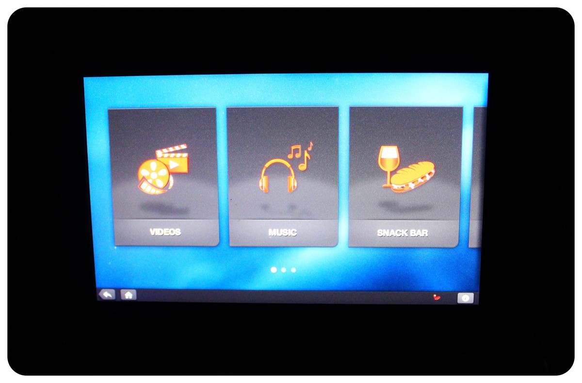 norwegian air dreamliner screen