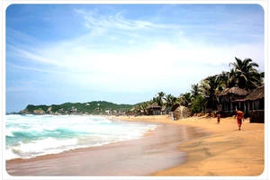 Zipolite: Backpackers, hippies and major waves