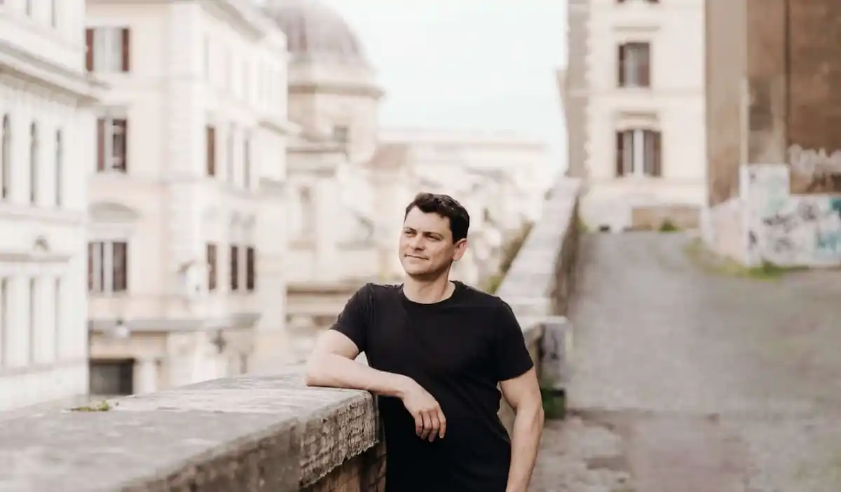 Nomadic Matt posing for a photo in beautiful, historic Rome, Italy