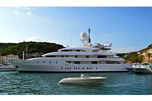 How Arielle Found a Job Working on a Yacht