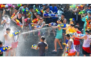 How to Enjoy Songkran (Thai New Year)